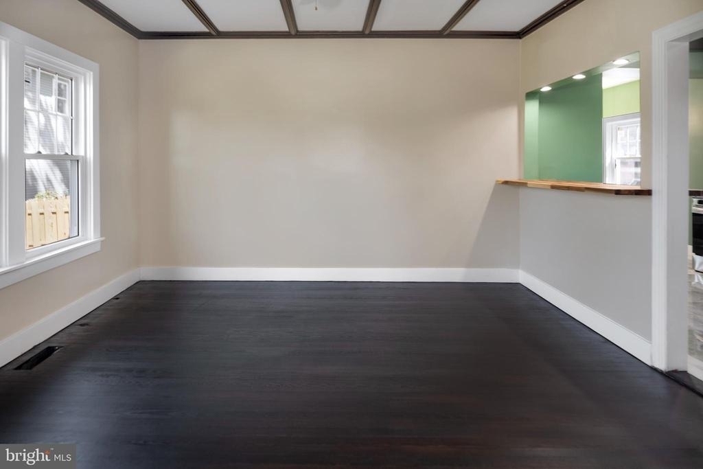 131 W Franklin Avenue - Photo 4