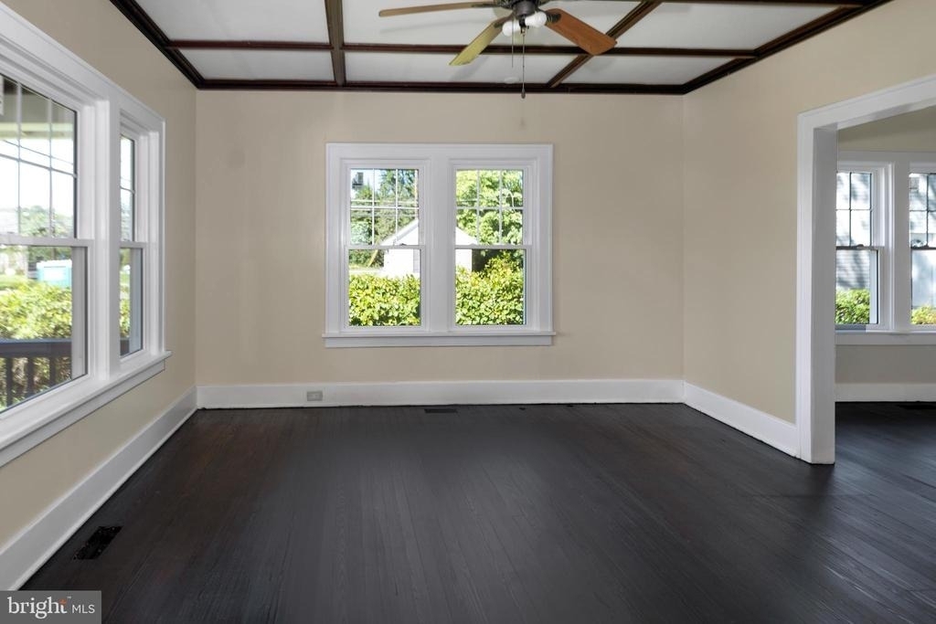 131 W Franklin Avenue - Photo 3