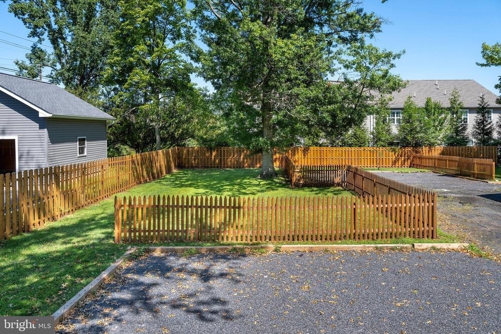 131 W Franklin Avenue - Photo 17