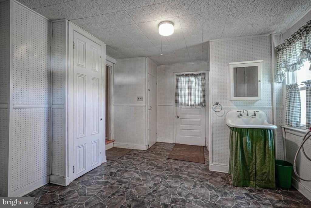 164 Franklin Street - Photo 24