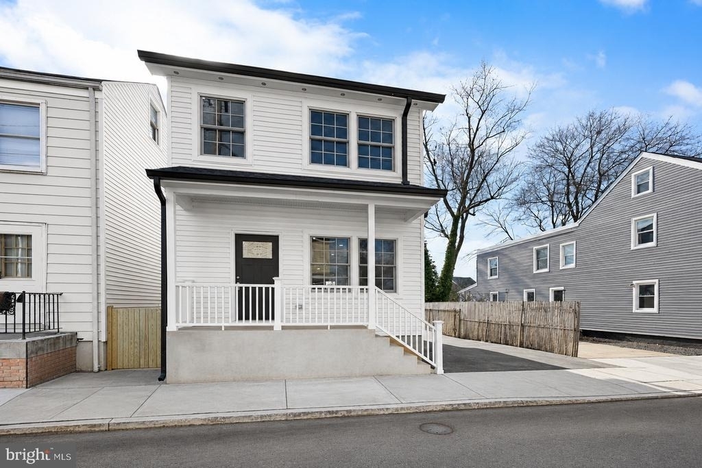 32 West Street - Photo 1