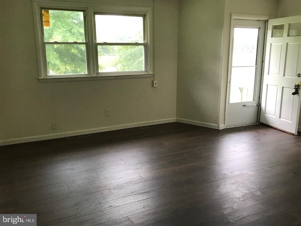 221 Norcross Lane - Photo 2