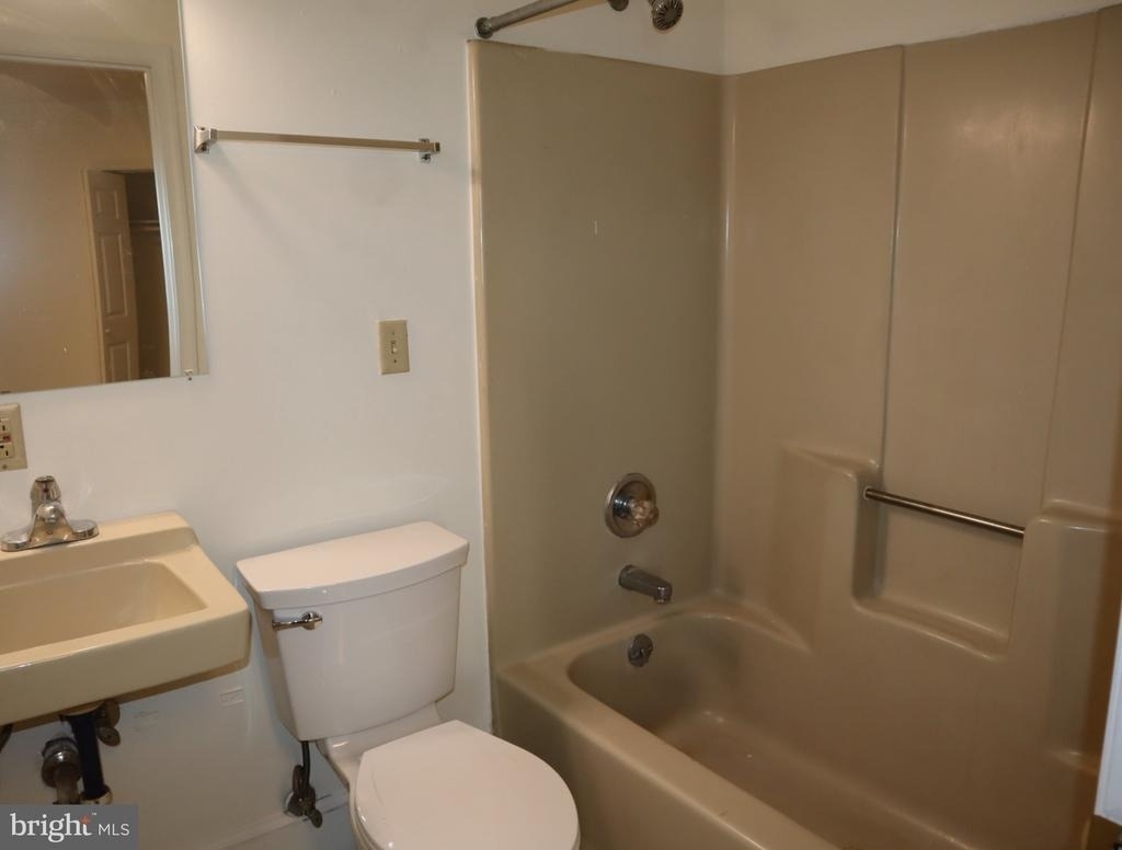 404 E William Street - Photo 10
