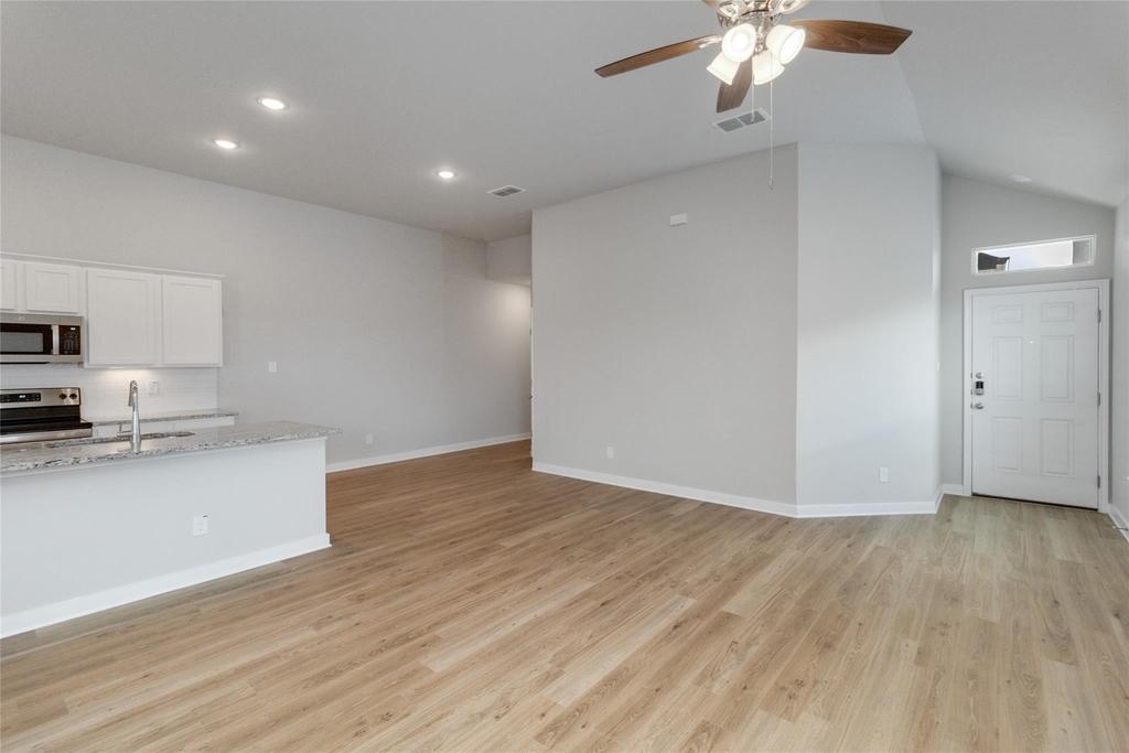 1020 Staglin St - Photo 12