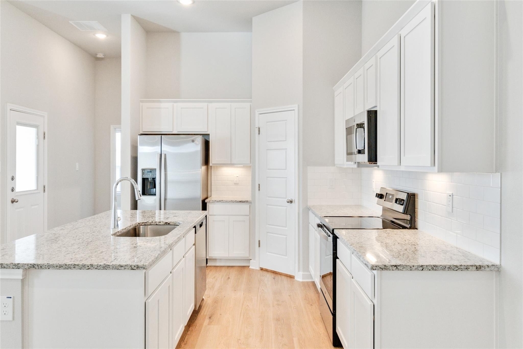 1020 Staglin St - Photo 9