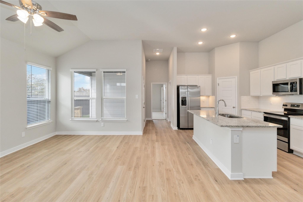 1020 Staglin St - Photo 6