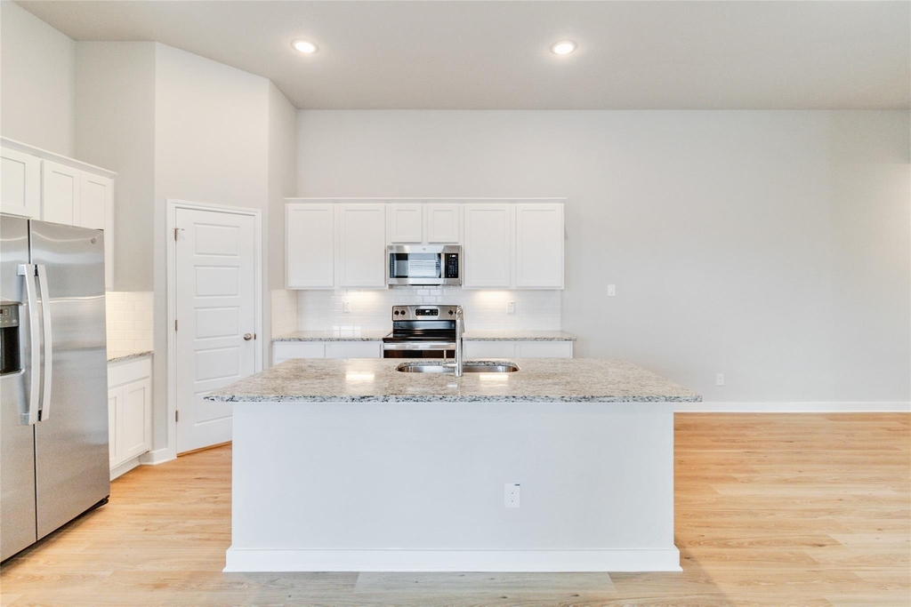 1020 Staglin St - Photo 14