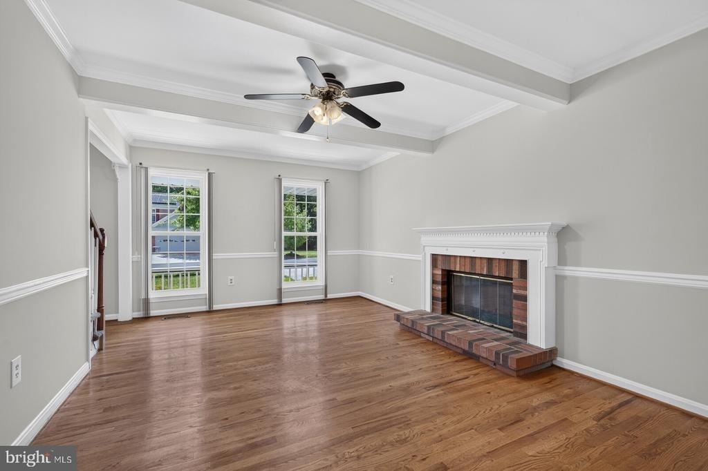 811 Chatsworth Drive - Photo 3