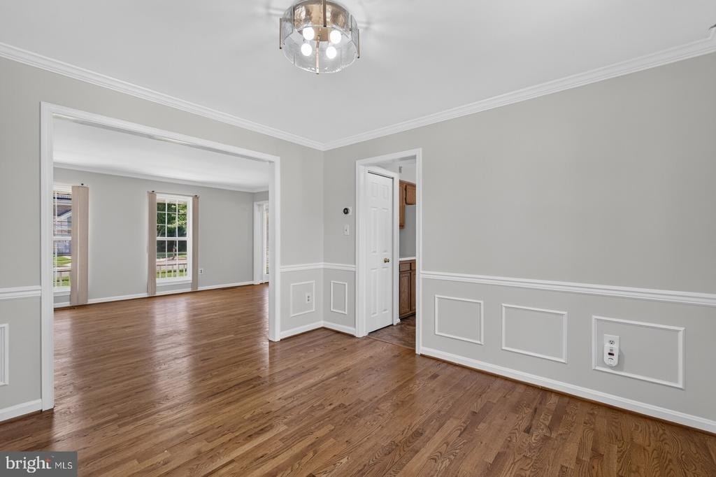 811 Chatsworth Drive - Photo 9
