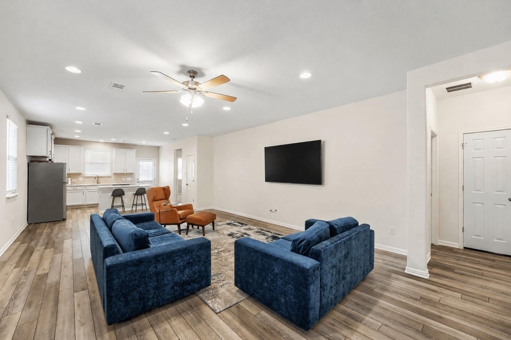 12104 Tolson Dr - Photo 3