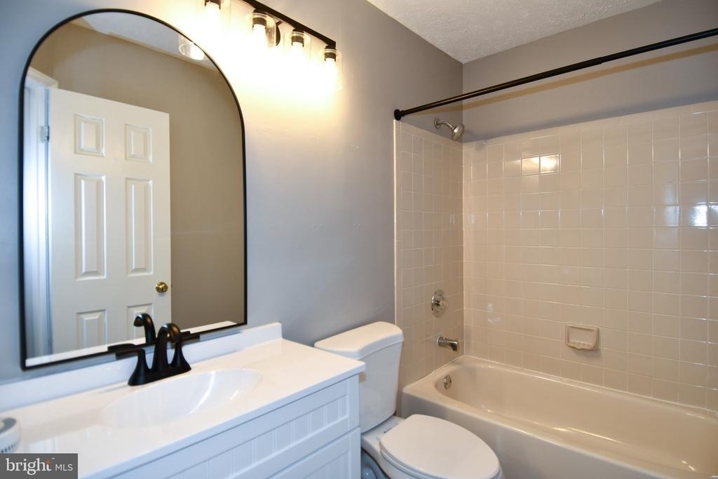 13703 Lord Sterling Place - Photo 29