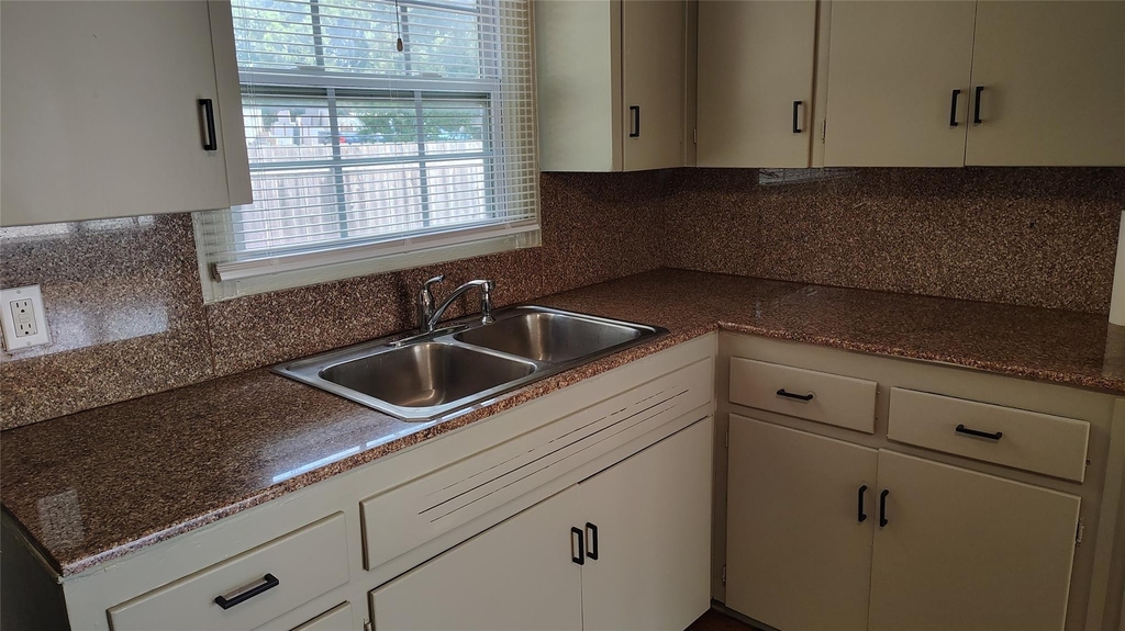 13805 Maye Pl - Photo 5