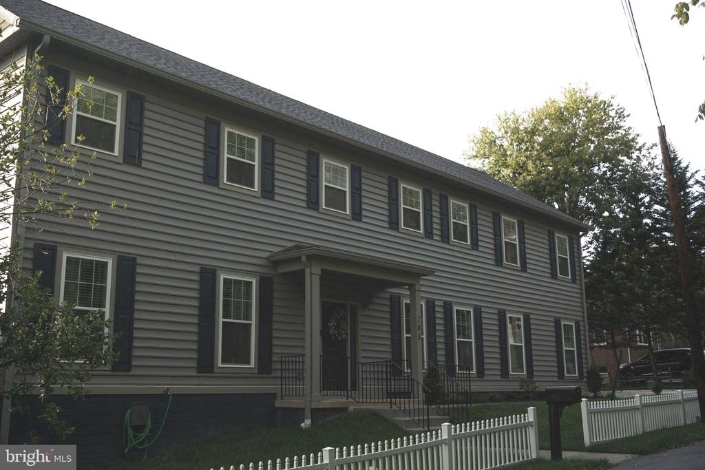 208 Bryan Avenue - Photo 1