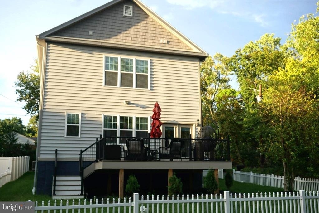 208 Bryan Avenue - Photo 3