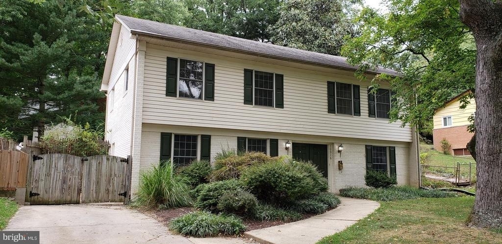 10316 Royal Road - Photo 1
