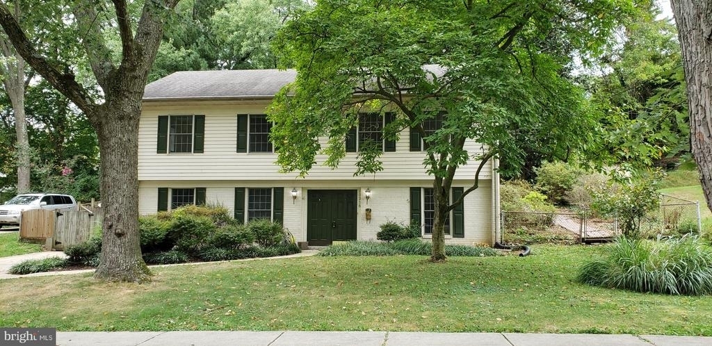 10316 Royal Road - Photo 0