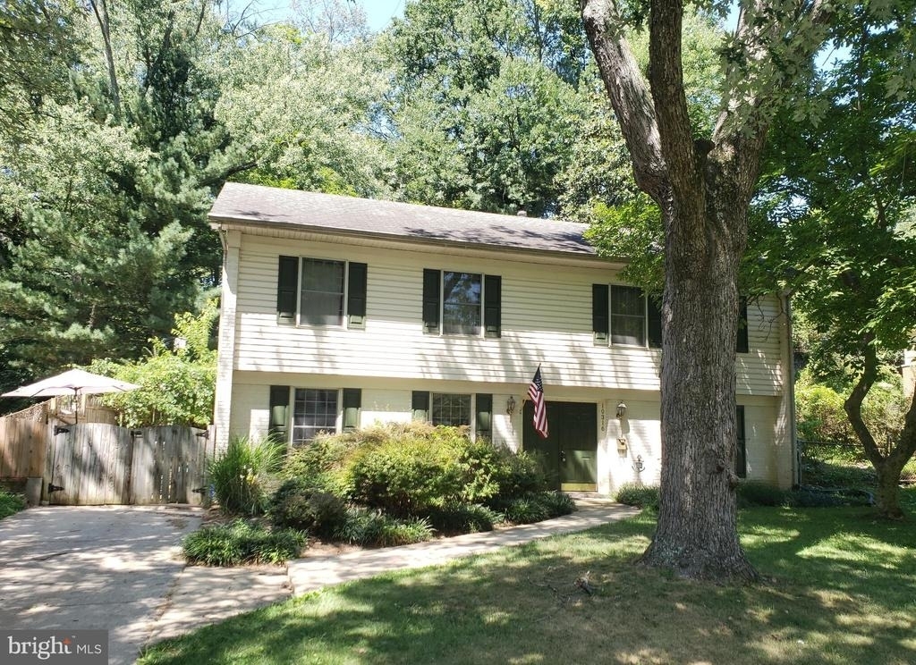 10316 Royal Road - Photo 22