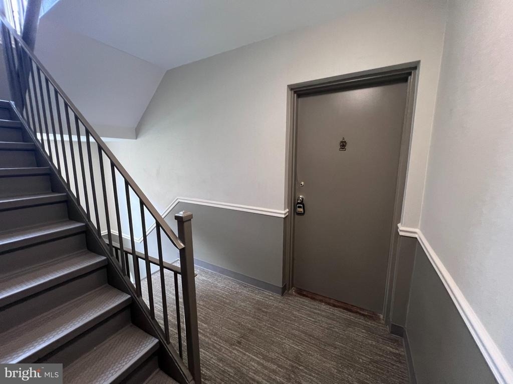 10413 Montrose Avenue - Photo 8