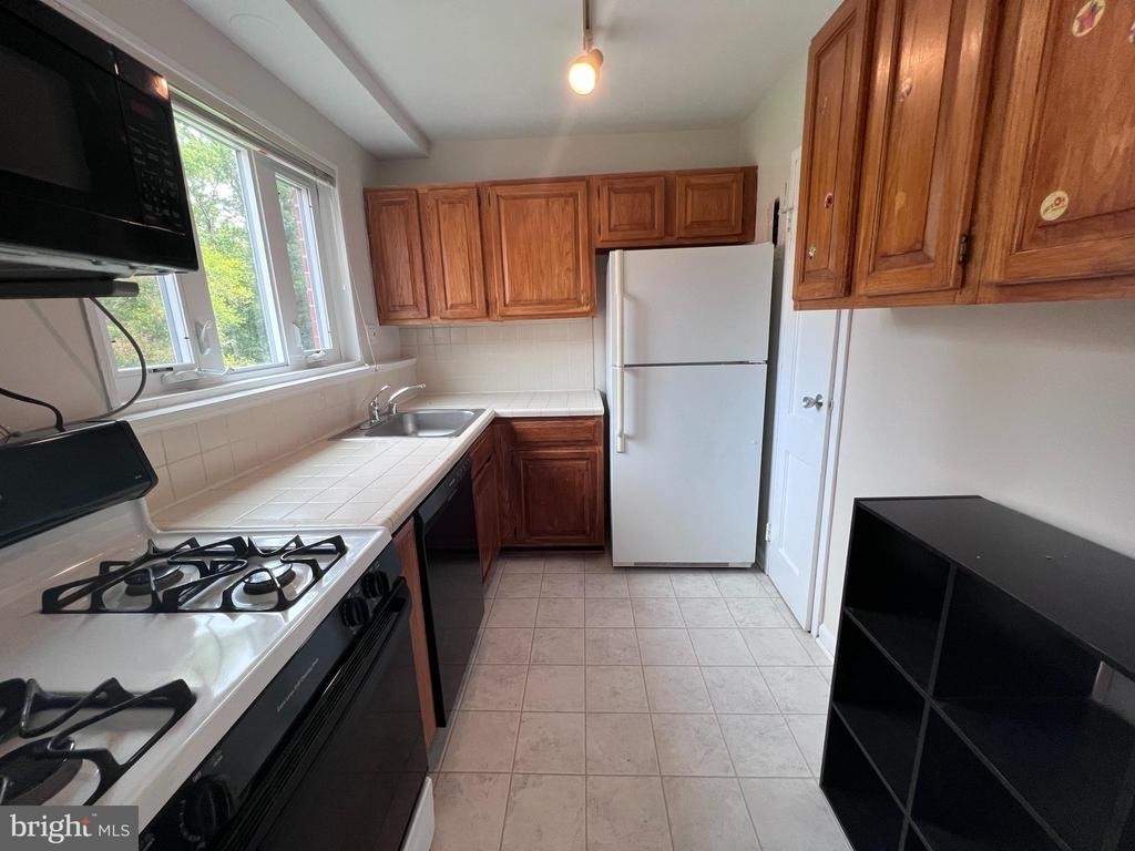 10413 Montrose Avenue - Photo 12