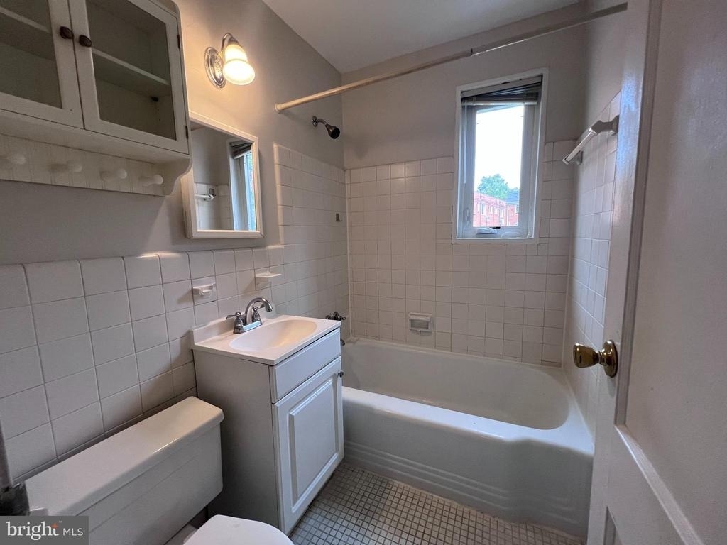 10413 Montrose Avenue - Photo 17