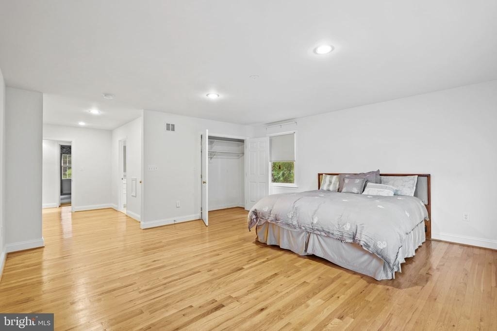 10810 Burbank - Photo 35