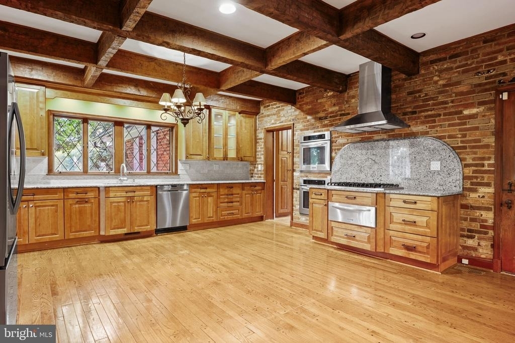 10810 Burbank - Photo 16