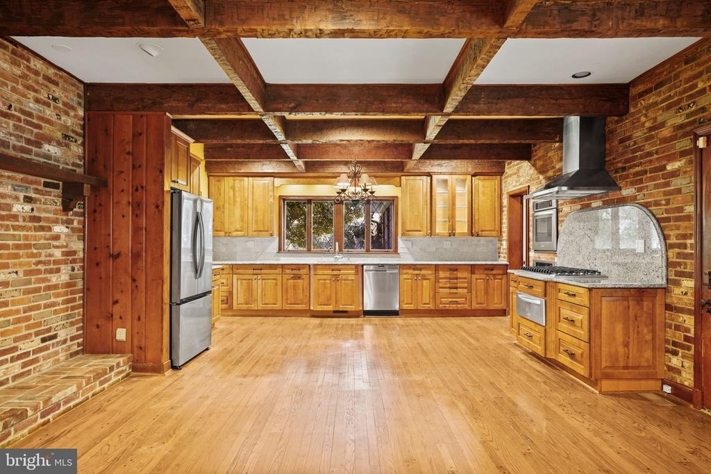 10810 Burbank - Photo 12