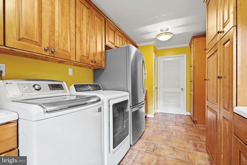10810 Burbank - Photo 23