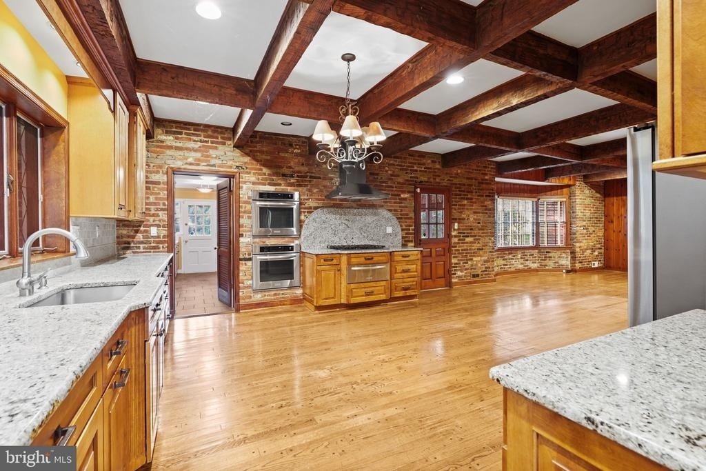 10810 Burbank - Photo 11