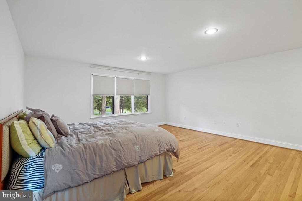 10810 Burbank - Photo 36