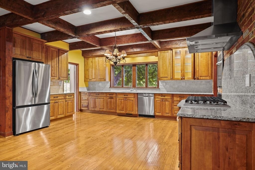 10810 Burbank - Photo 15