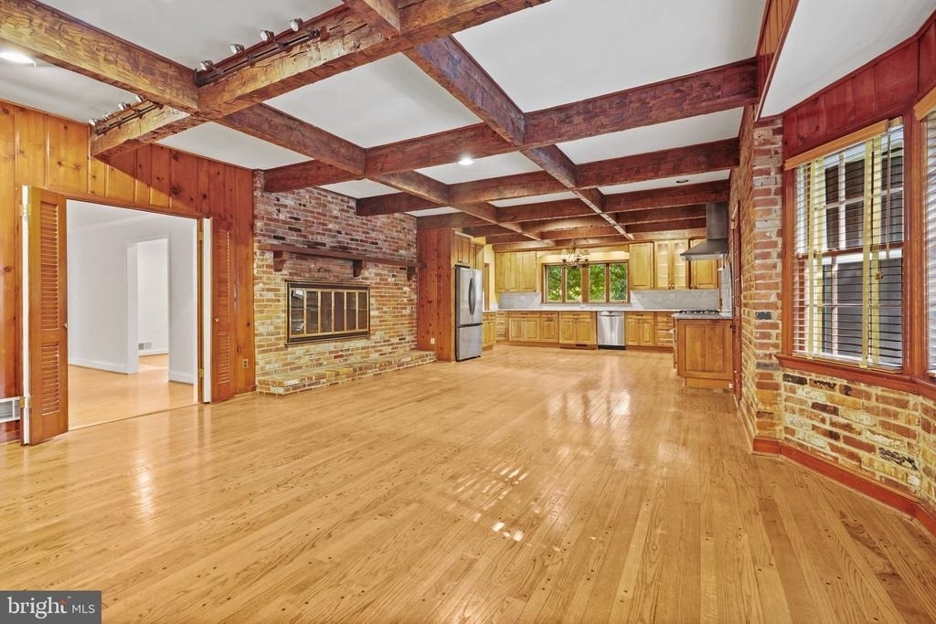 10810 Burbank - Photo 13