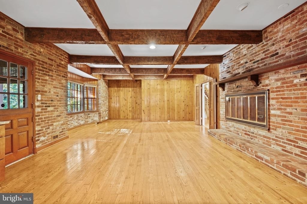 10810 Burbank - Photo 18