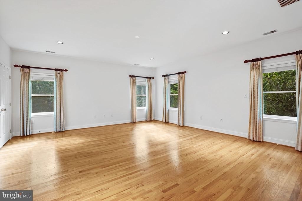 10810 Burbank - Photo 40