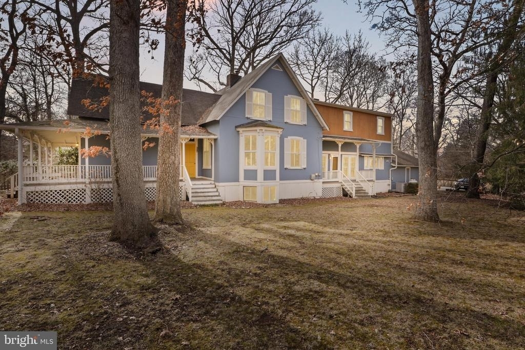 206 Grove Avenue - Photo 0