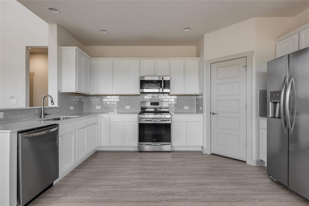 8340 Mimi Ln - Photo 9