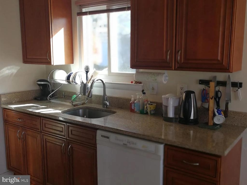 1010 Julian Place - Photo 5