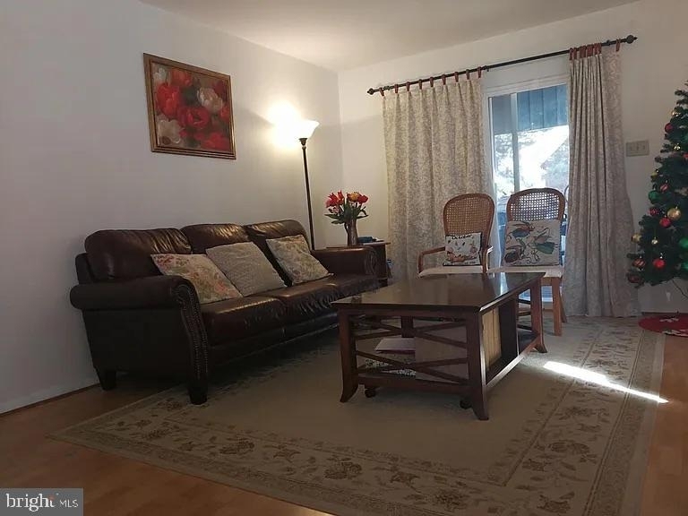 1010 Julian Place - Photo 2