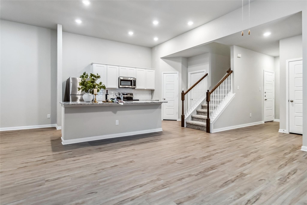 541 Caymus Dr - Photo 2