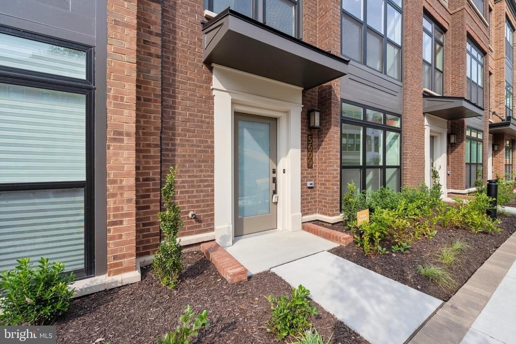 5609 Vermillion Cir - Photo 1