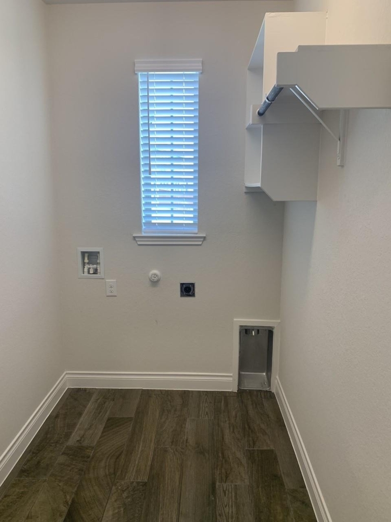 221 Rosebush Dr - Photo 3