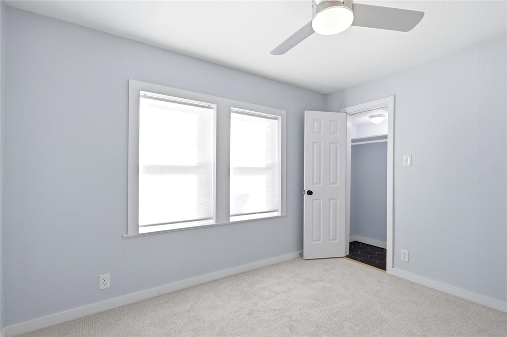 905 E 53rd St - Photo 20