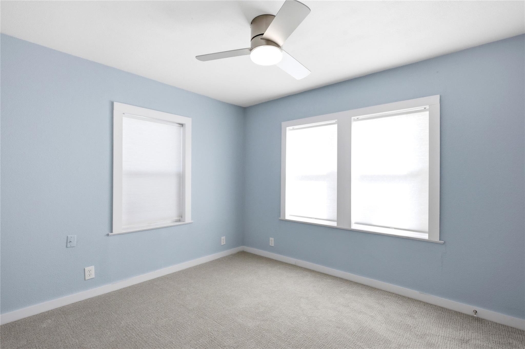 905 E 53rd St - Photo 21