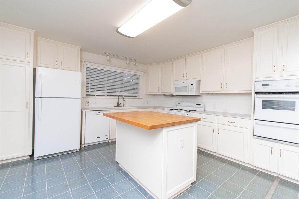 4510 Russell Dr - Photo 6