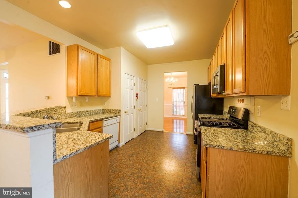 303 Highland Ridge Avenue - Photo 5