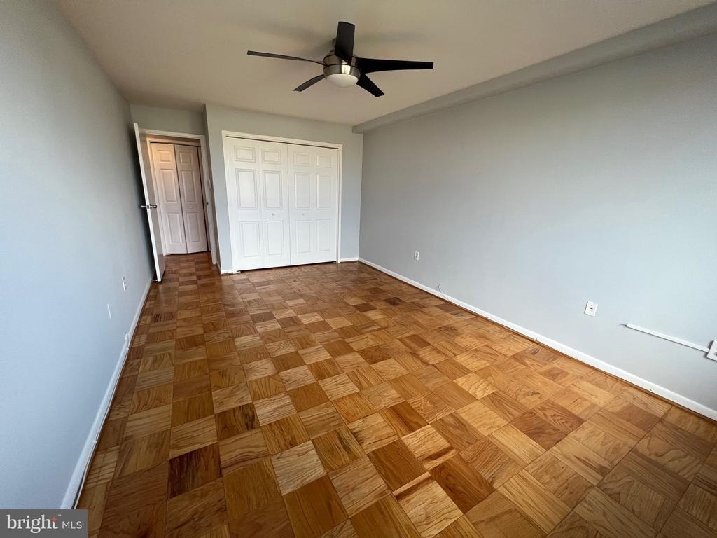 10201 Grosvenor Place - Photo 21
