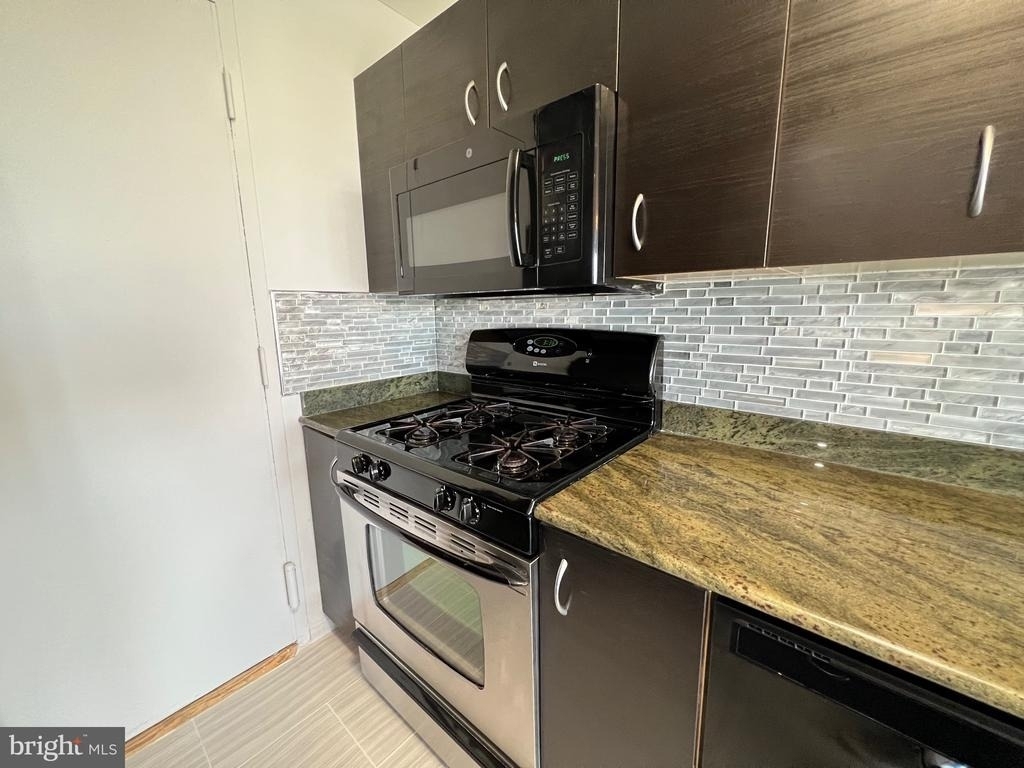 10201 Grosvenor Place - Photo 10