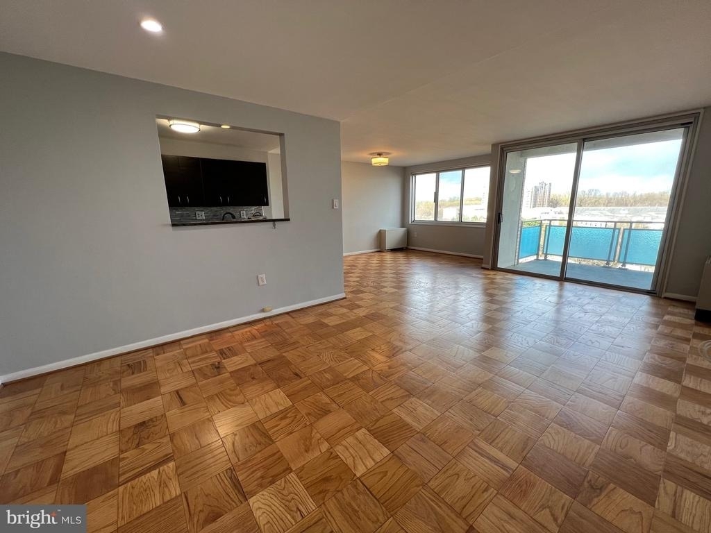 10201 Grosvenor Place - Photo 3