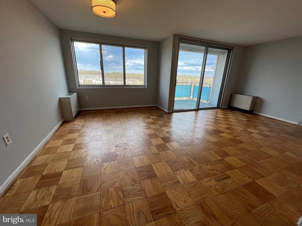 10201 Grosvenor Place - Photo 7