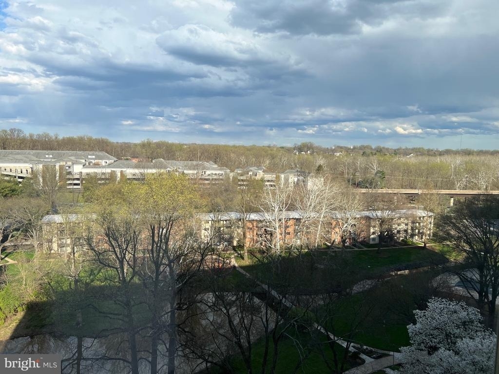 10201 Grosvenor Place - Photo 33
